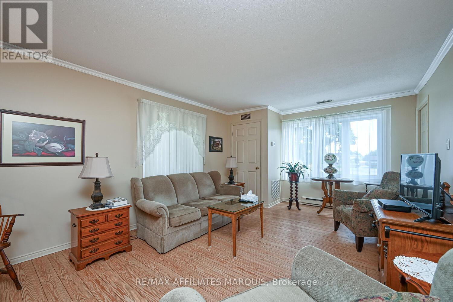 #208 10 ARMSTRONG DRIVE - 10