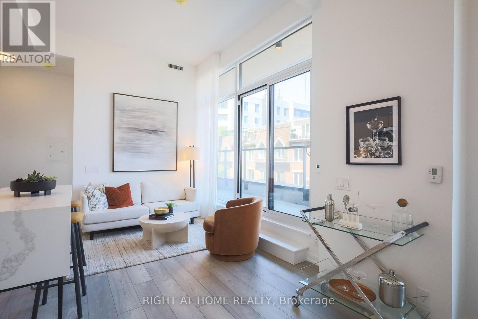 #204 285 DUFFERIN STREET - 11