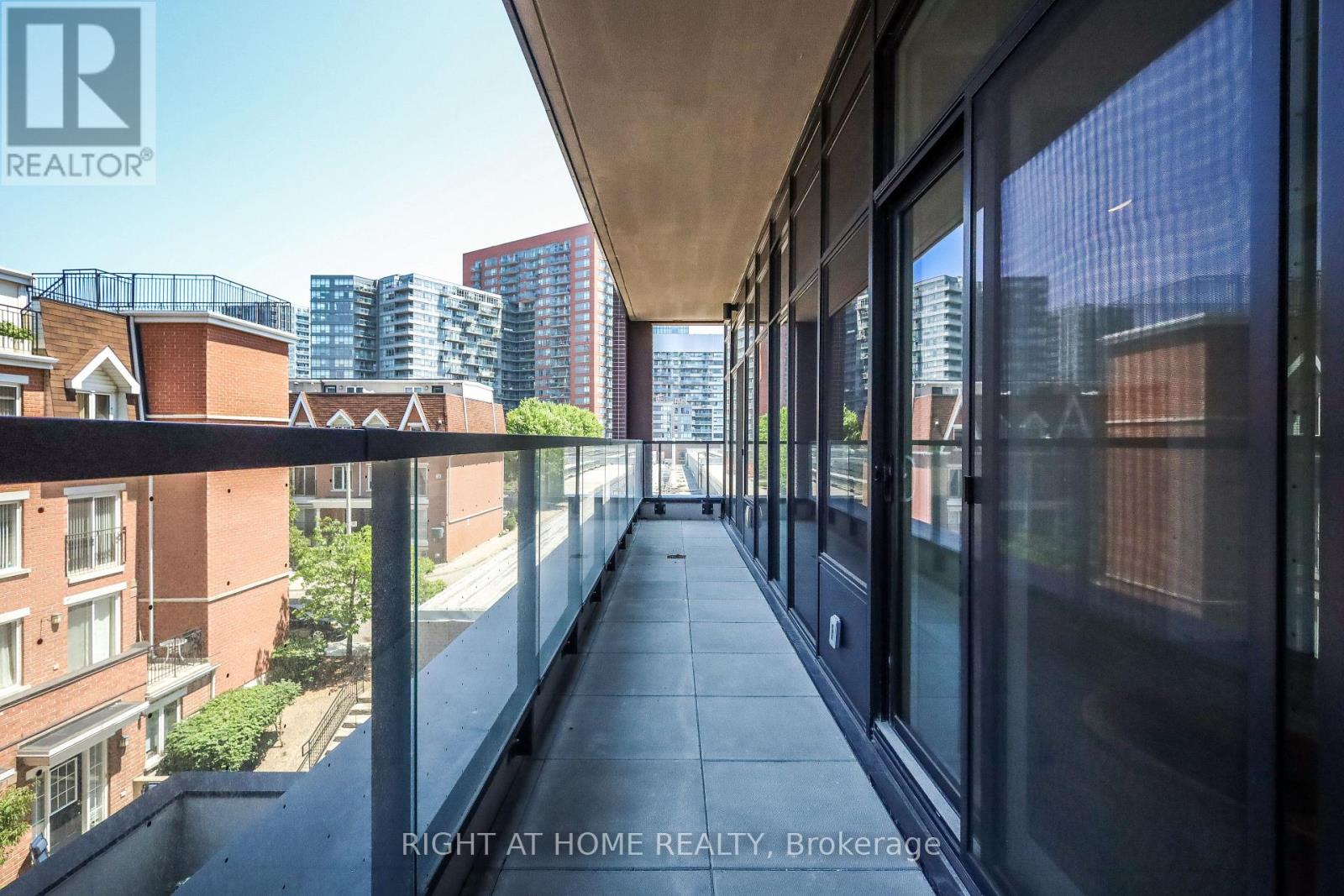 #204 285 DUFFERIN STREET - 23