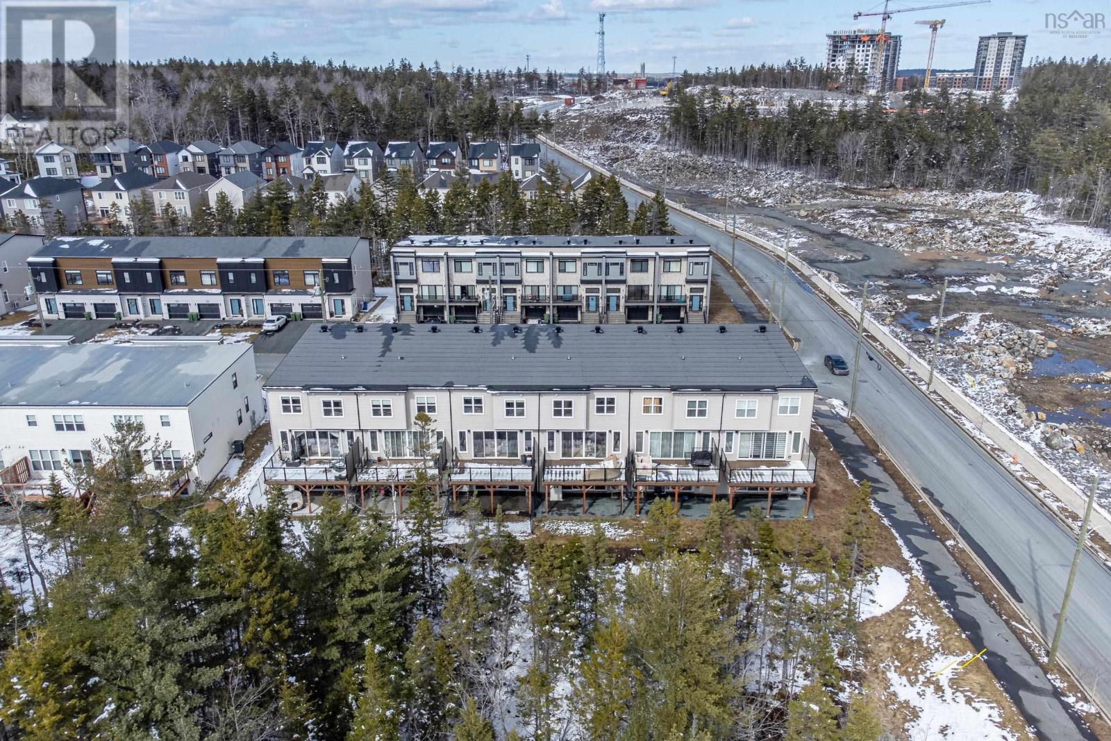 8 TREKKER DRIVE - 33