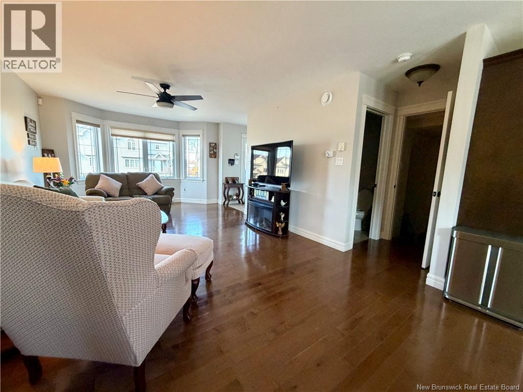 54 CLARENDON DRIVE - 4