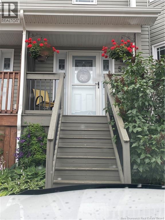 54 CLARENDON DRIVE - 24