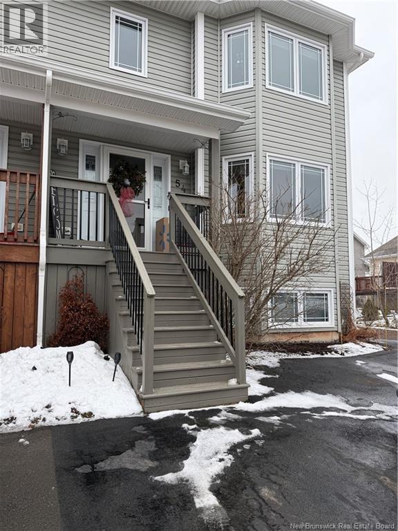 54 CLARENDON DRIVE - 32