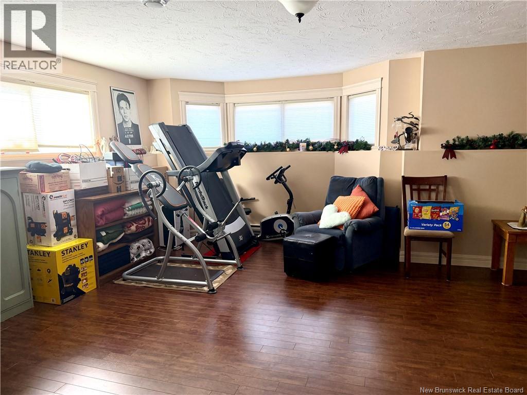 54 CLARENDON DRIVE - 20