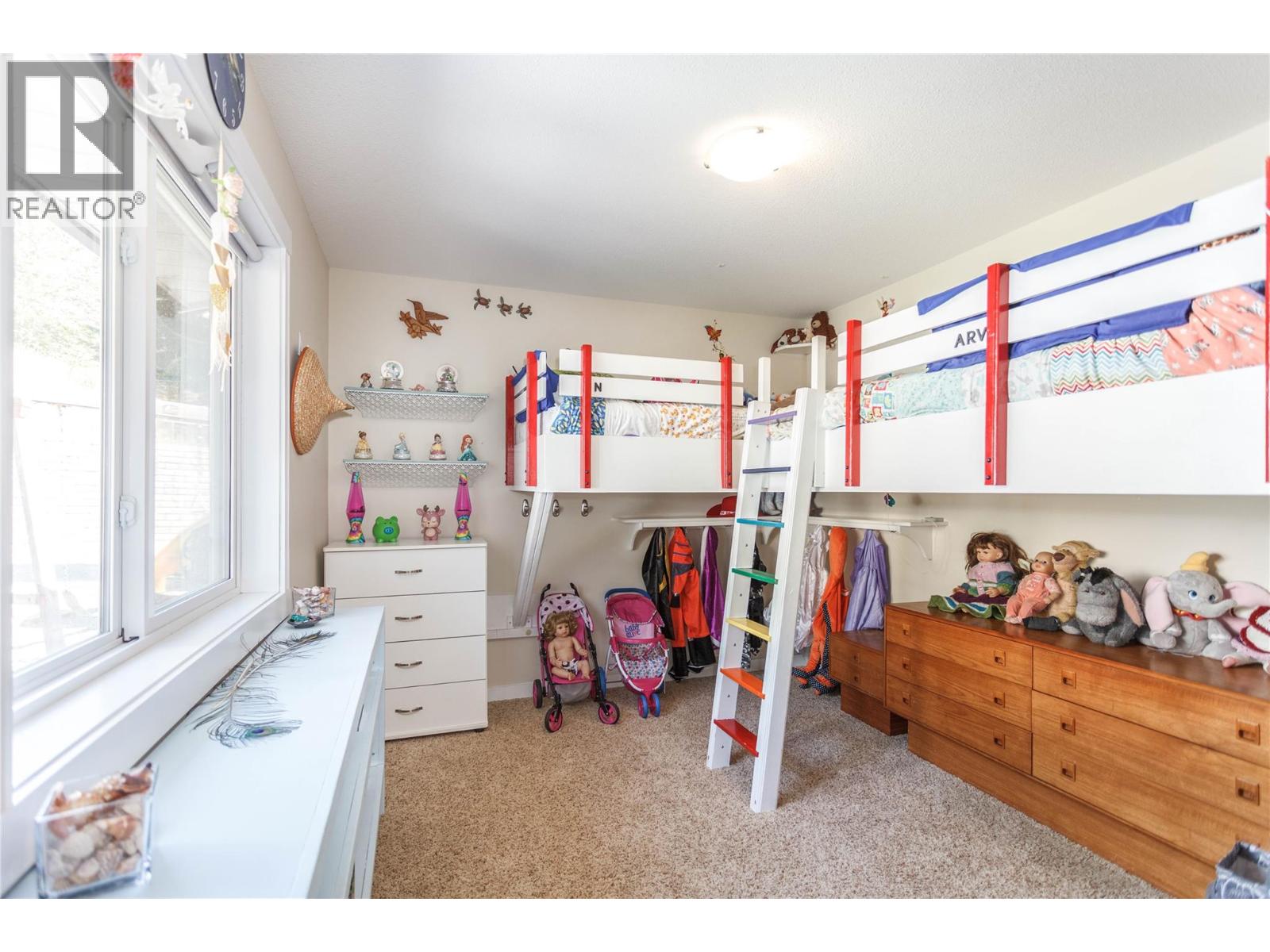 1859 SCHUNTER DRIVE - 33