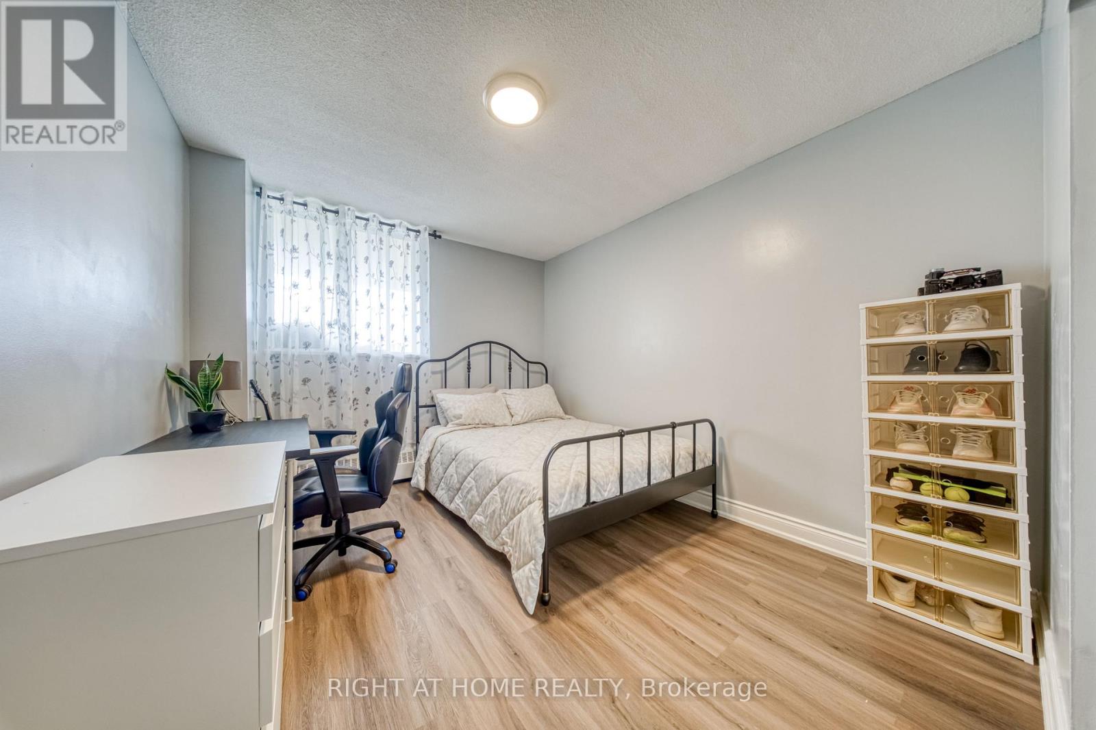 #2014 320 DIXON ROAD - 23