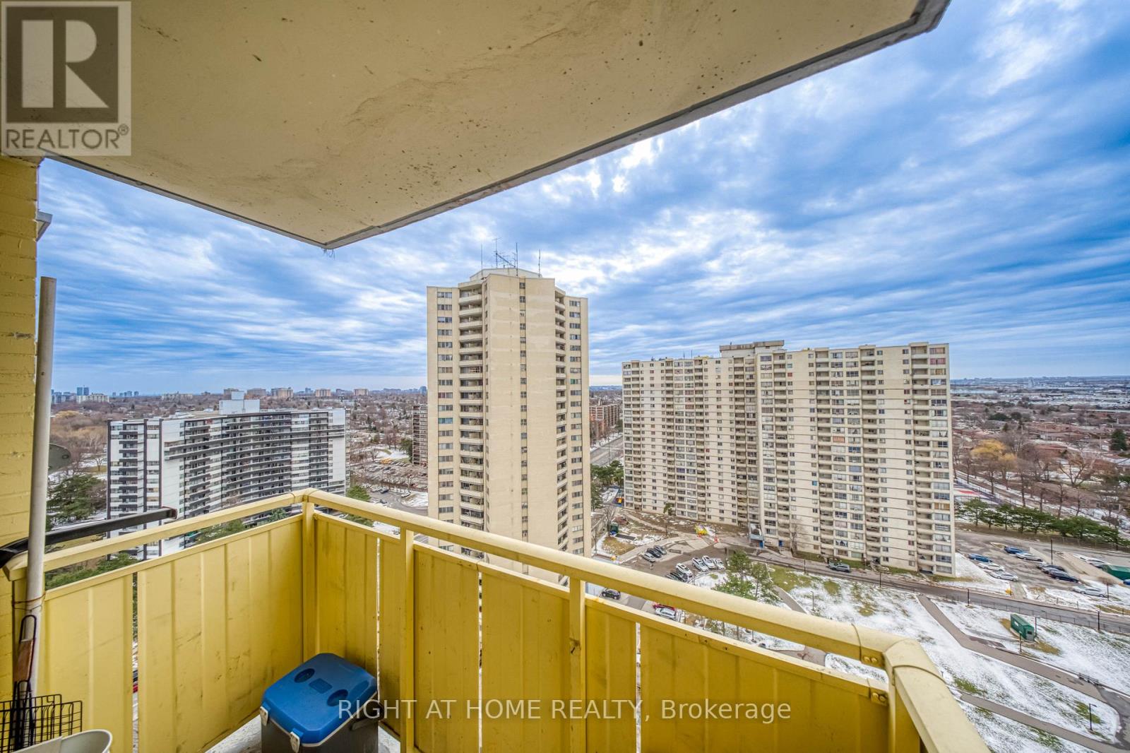 #2014 320 DIXON ROAD - 26