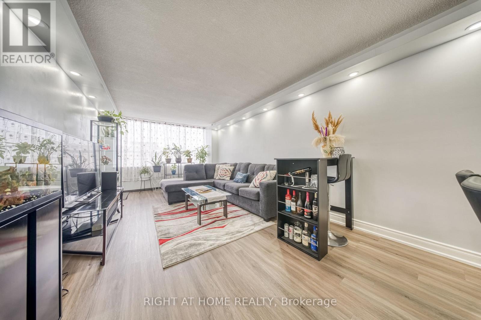 #2014 320 DIXON ROAD - 3