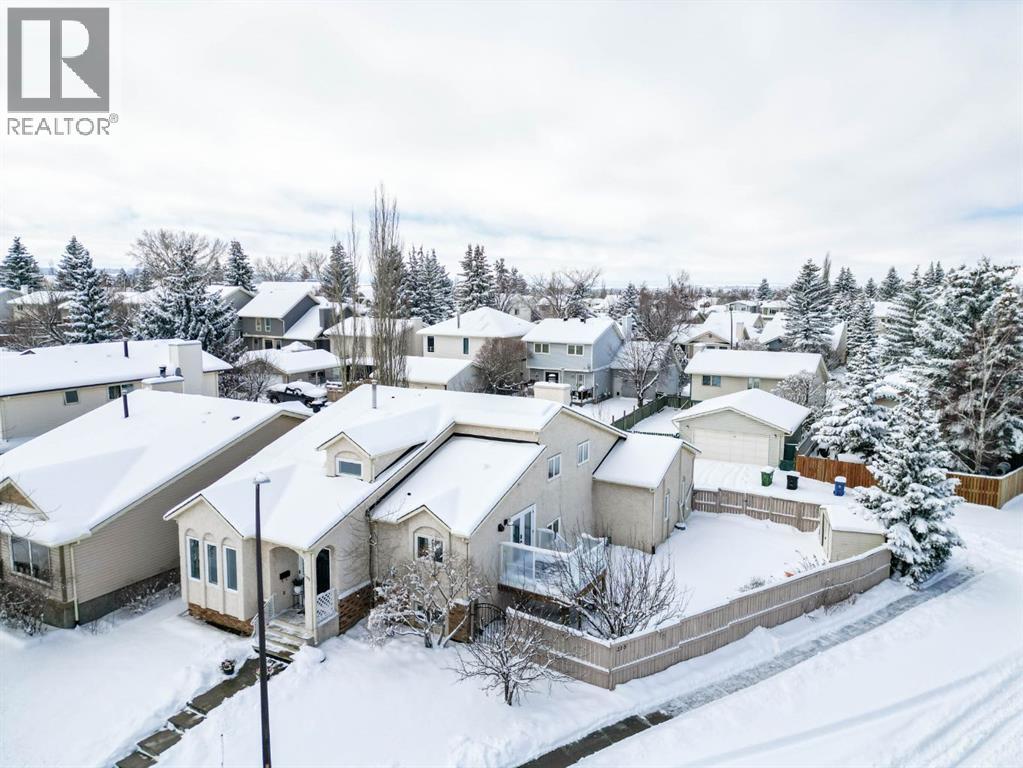 Single Family House 4 Level for Sale in  Scenic Way NW Scenic Acres Calgary 