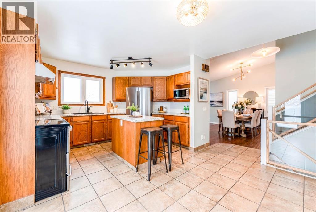 Single Family House 4 Level for Sale in  Scenic Way NW Scenic Acres Calgary 