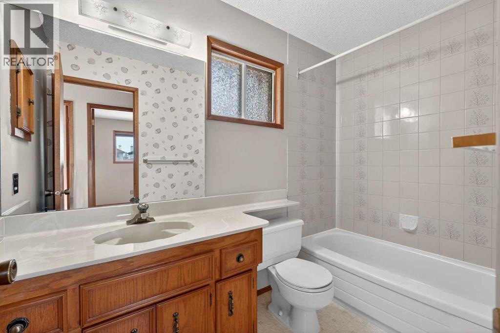 Single Family House 4 Level for Sale in  Taraglen Court NE Taradale Calgary 