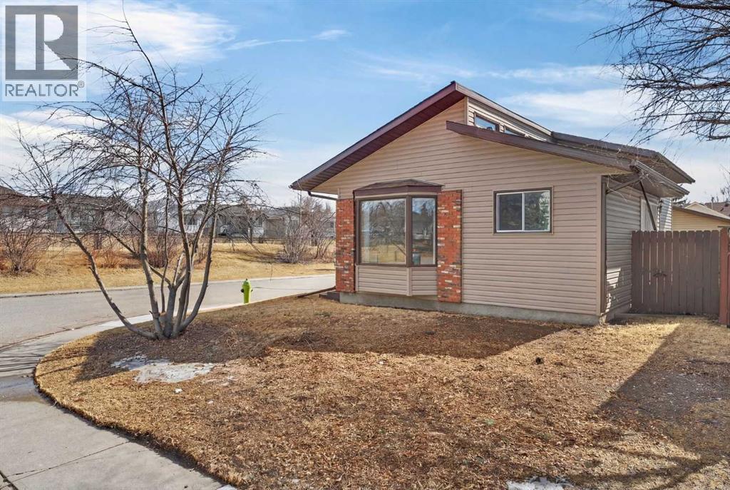 Single Family House 4 Level for Sale in  Taraglen Court NE Taradale Calgary 