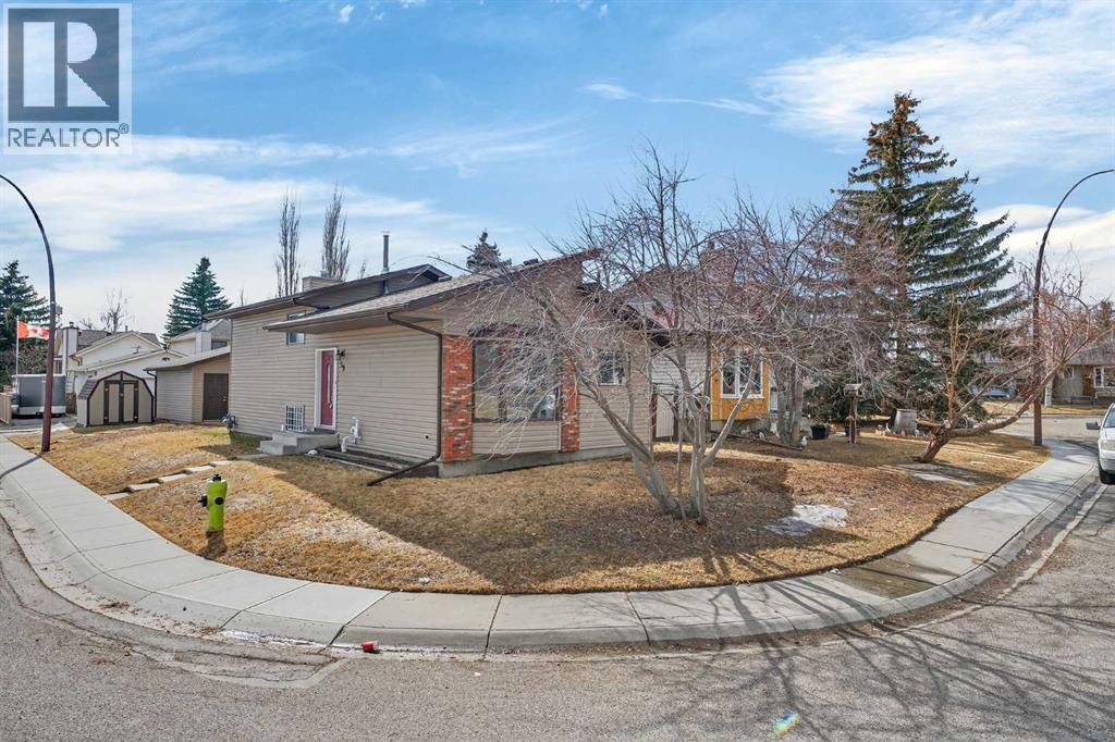 Single Family House 4 Level for Sale in  Taraglen Court NE Taradale Calgary 