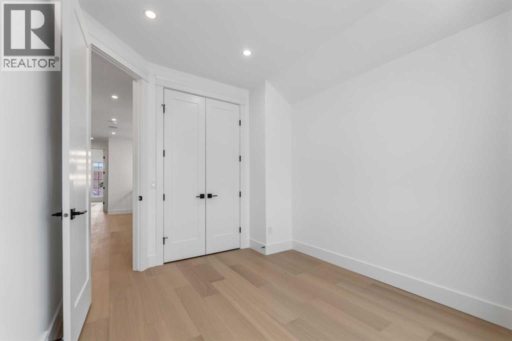 Single Family House for Sale in   Avenue SW North Glenmore Park Calgary 