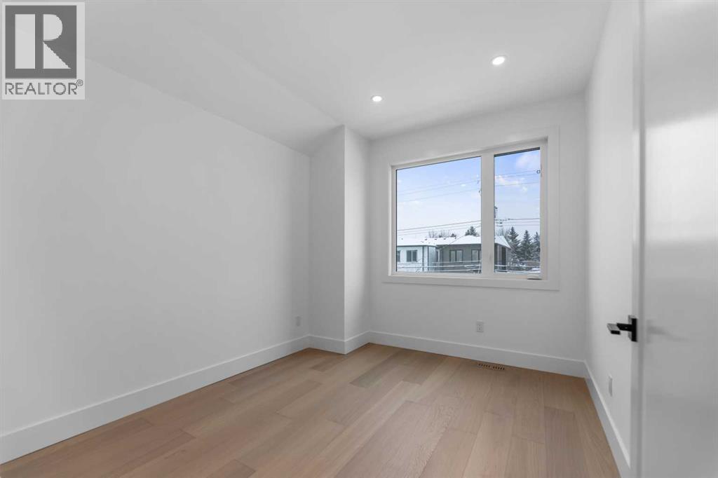 Single Family House for Sale in   Avenue SW North Glenmore Park Calgary 