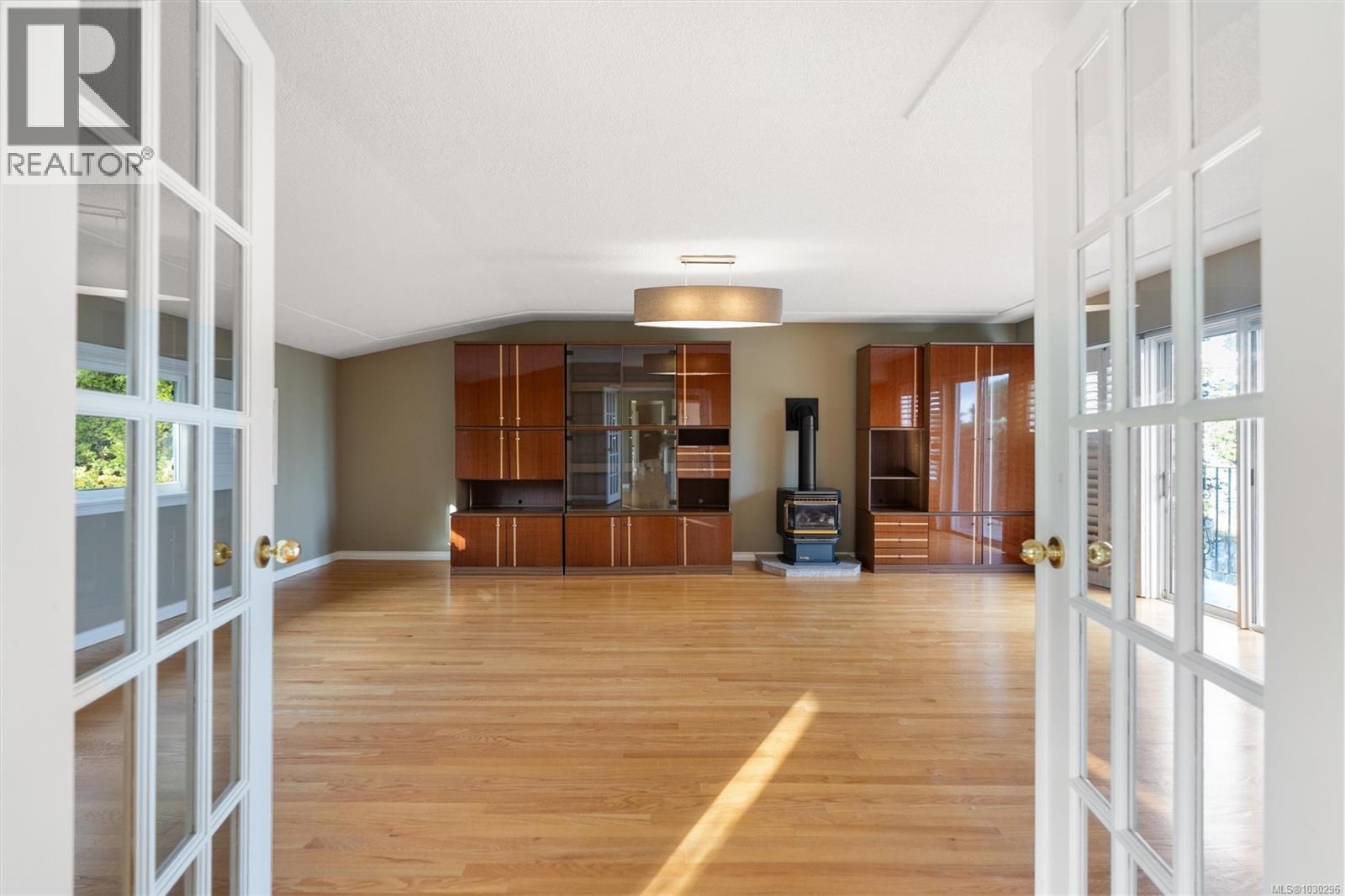  5054 Catalina Terrace, Saanich