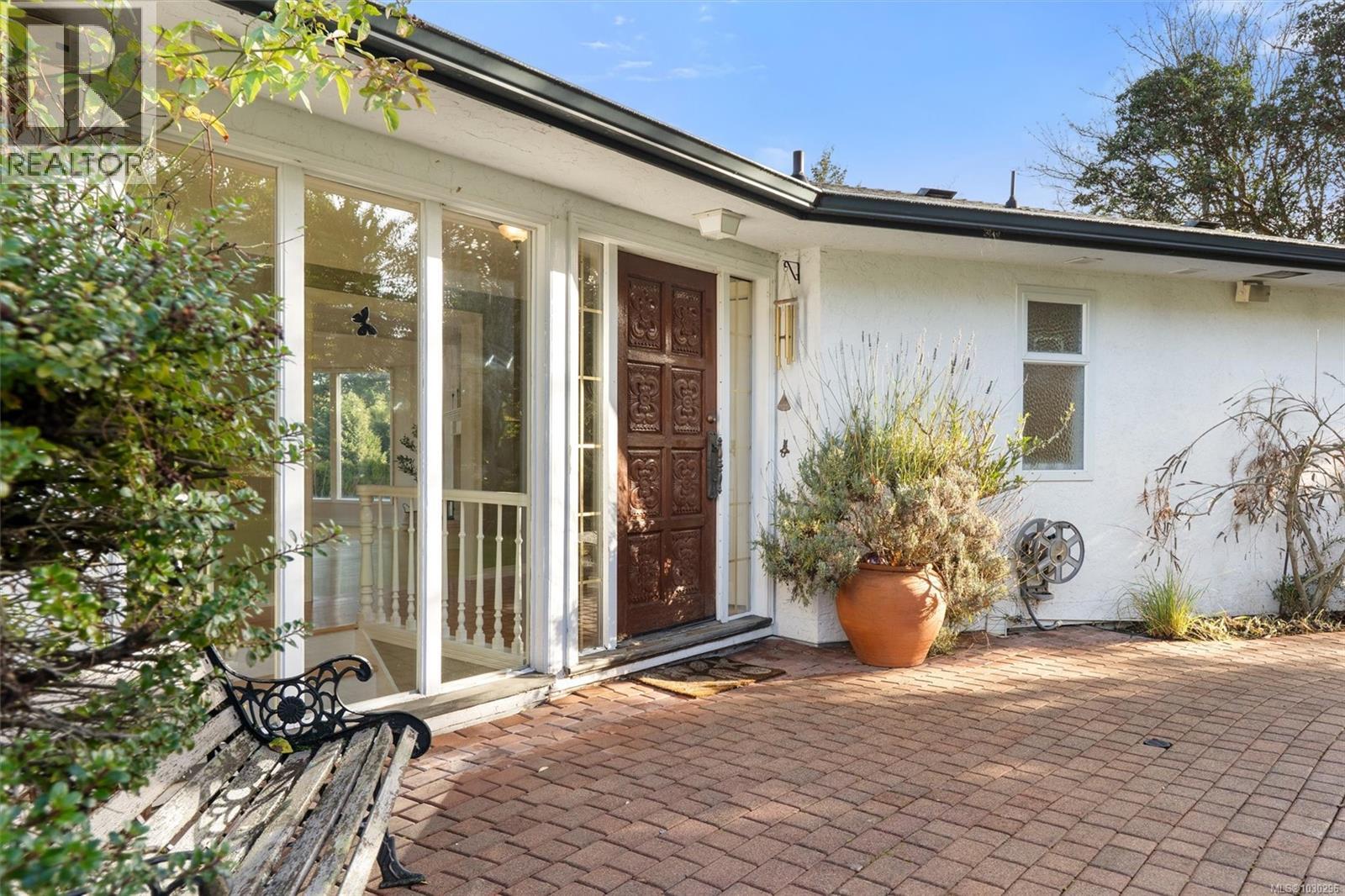  5054 Catalina Terrace, Saanich