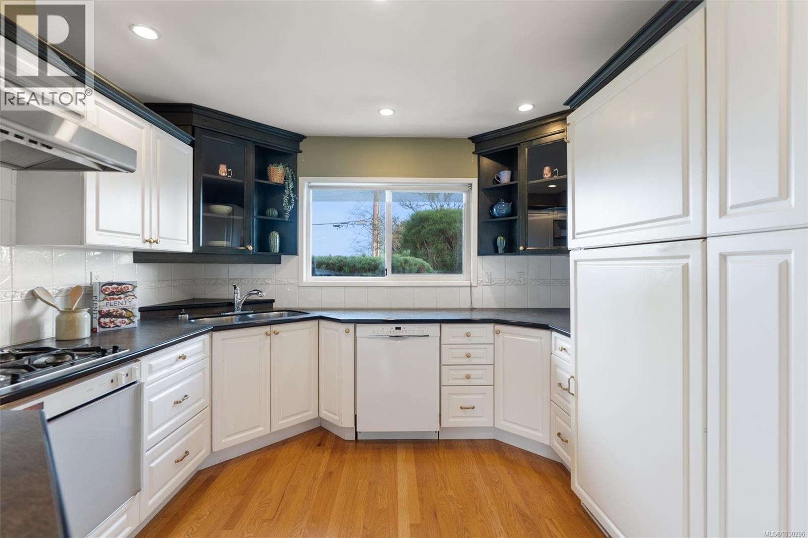  5054 Catalina Terrace, Saanich