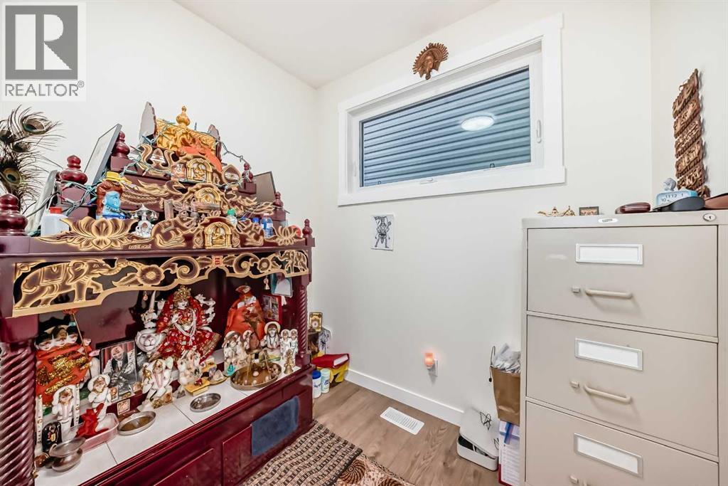 Single Family House for Sale in  Silver Spruce Grove SW Silverado Calgary 