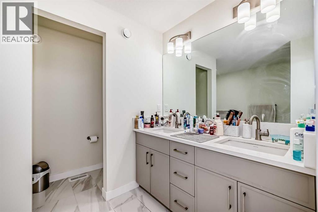 Single Family House for Sale in  Silver Spruce Grove SW Silverado Calgary 