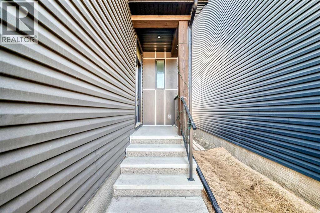 Single Family House for Sale in  Silver Spruce Grove SW Silverado Calgary 