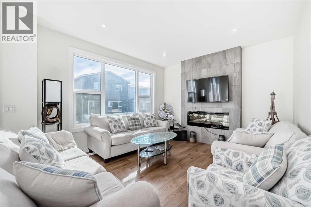 Single Family House for Sale in  Silver Spruce Grove SW Silverado Calgary 