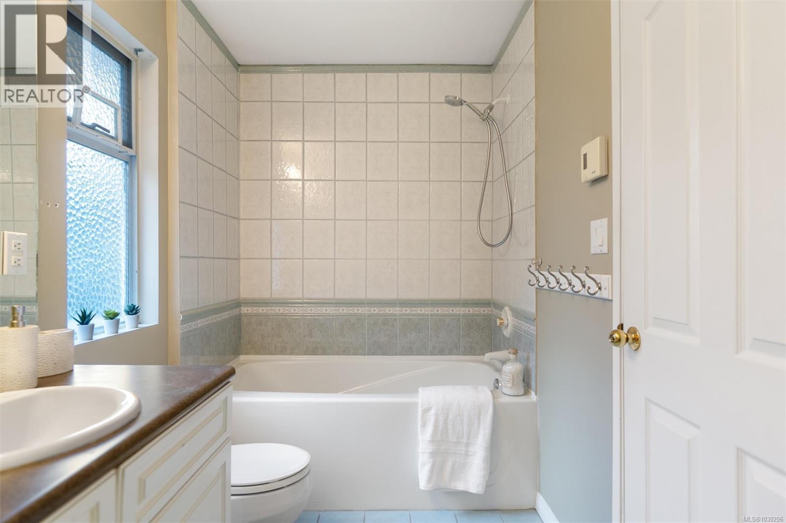  5054 Catalina Terrace, Saanich