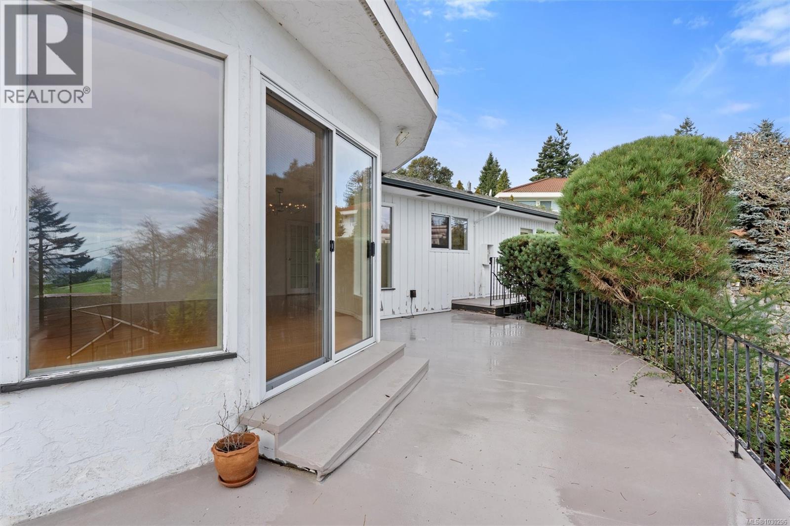  5054 Catalina Terrace, Saanich