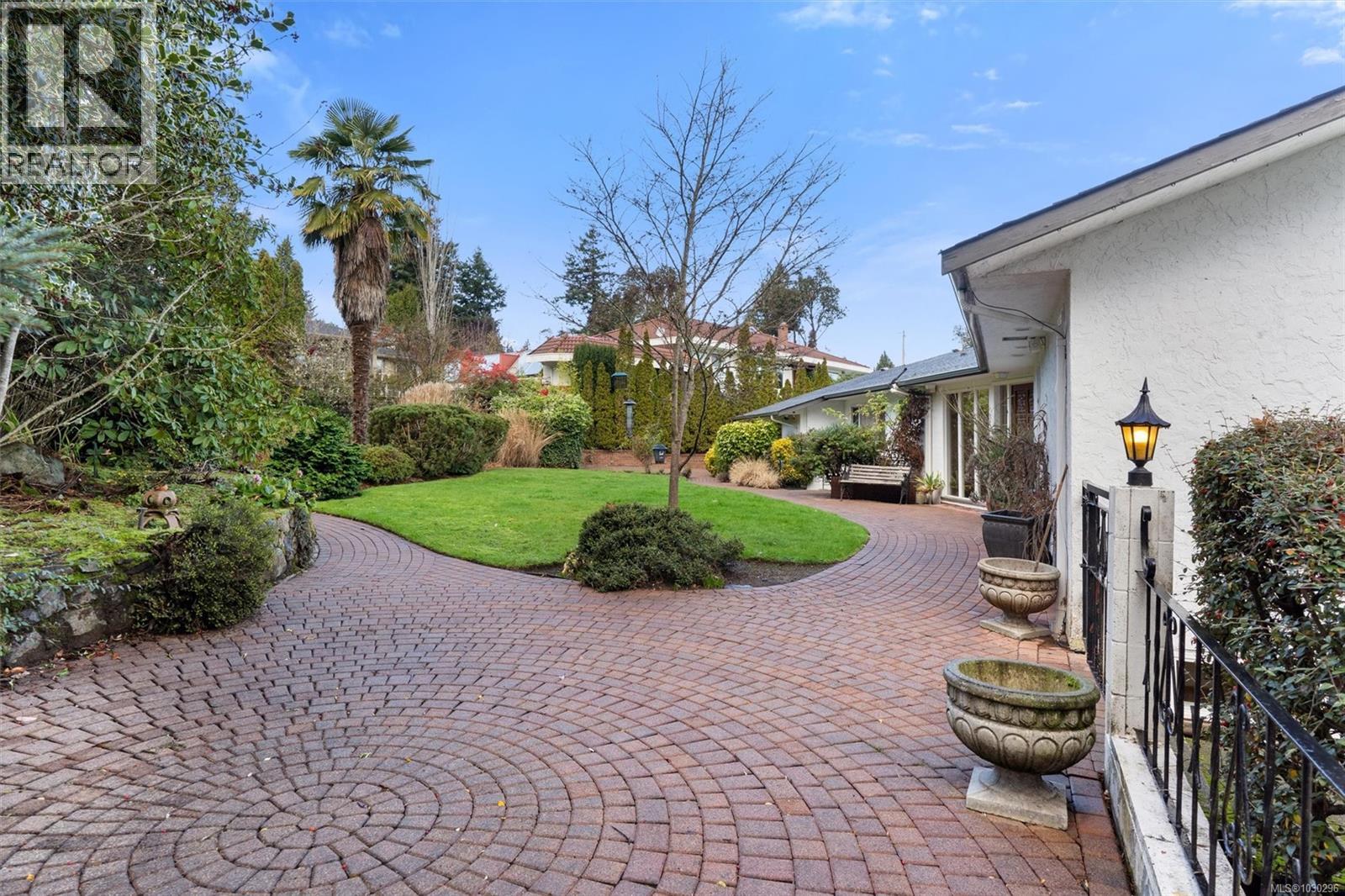  5054 Catalina Terrace, Saanich