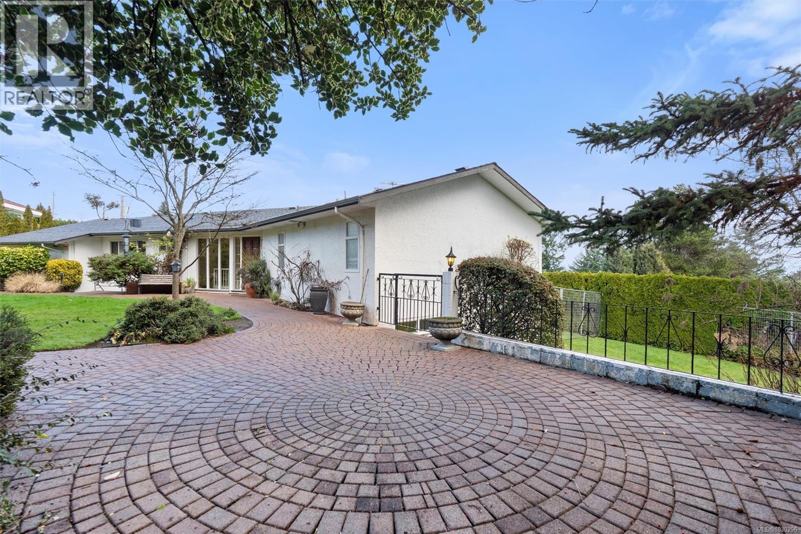  5054 Catalina Terrace, Saanich