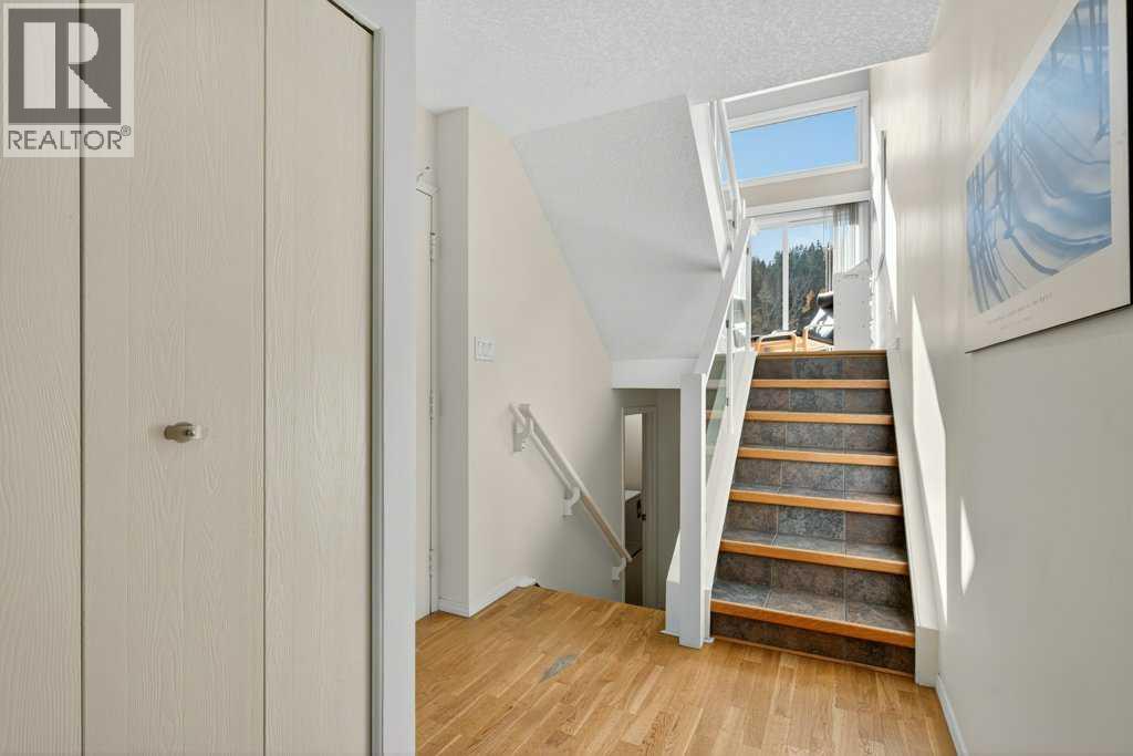 Single Family House 5 Level for Sale in  Point Mckay Road NW Point McKay Calgary 