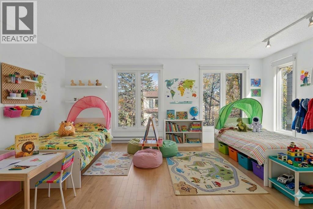 Single Family House 5 Level for Sale in  Point Mckay Road NW Point McKay Calgary 