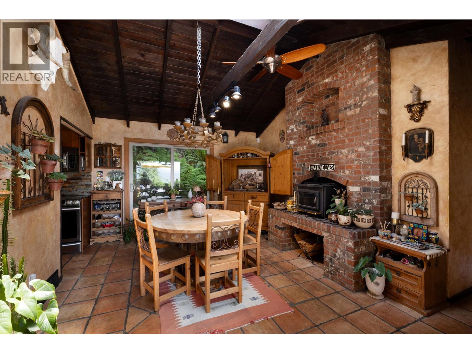 315 BAYVIEW ROAD, Lions Bay