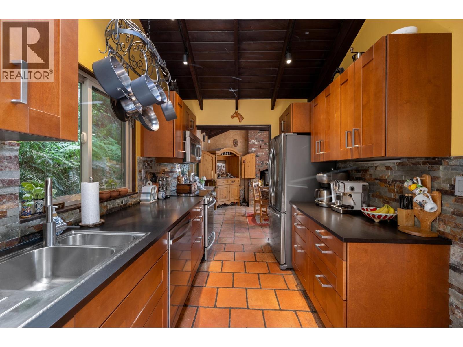 315 BAYVIEW ROAD, Lions Bay