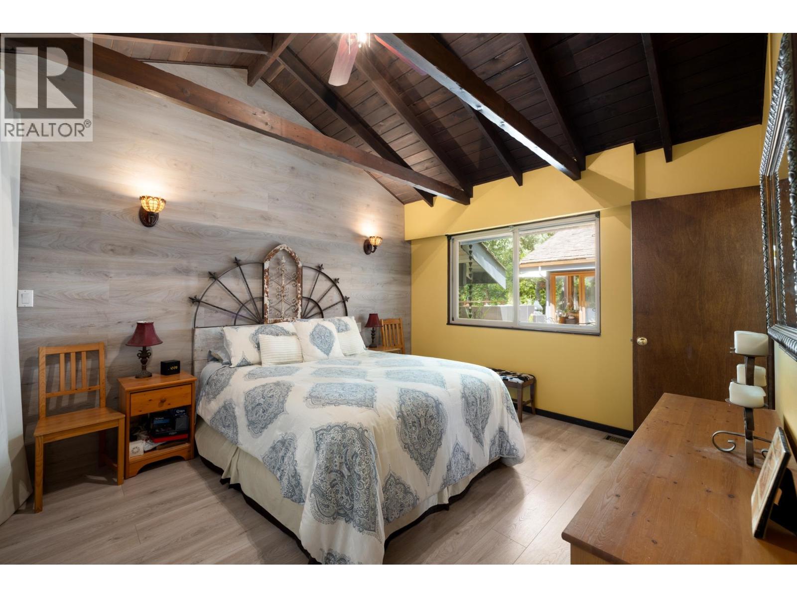 315 BAYVIEW ROAD, Lions Bay