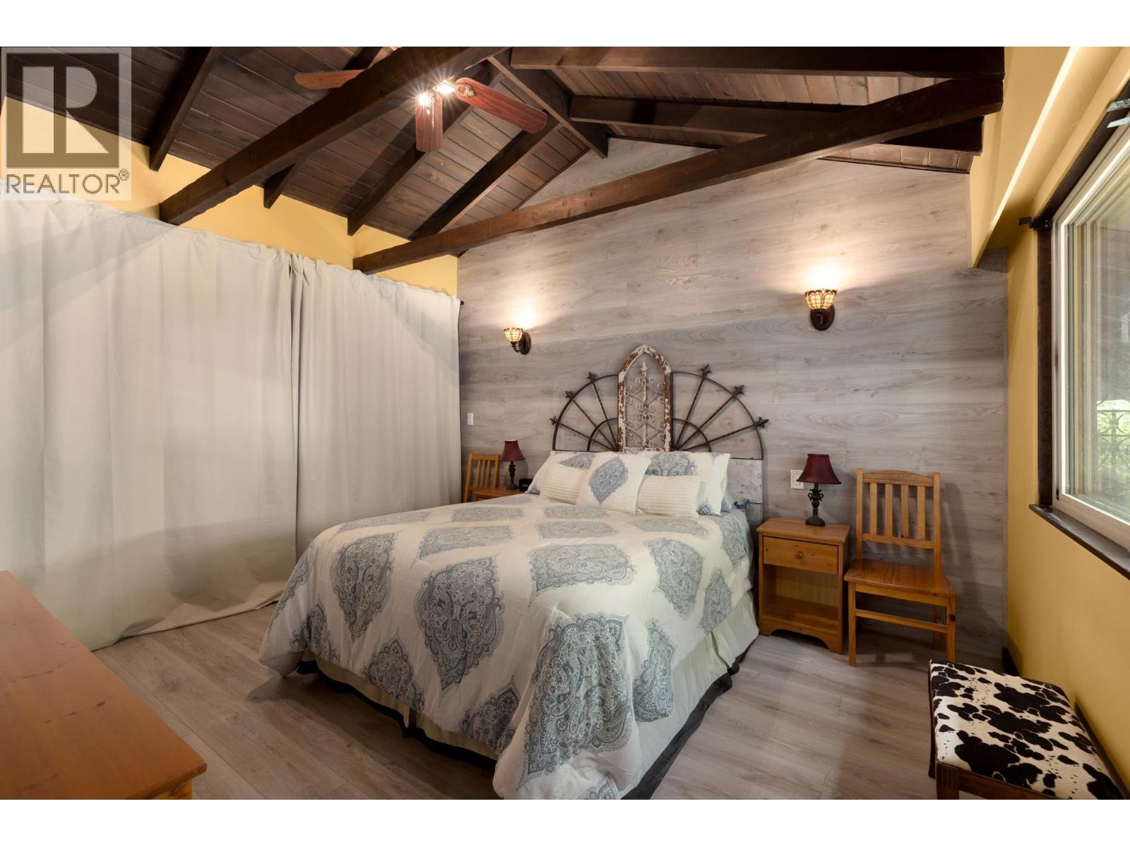 315 BAYVIEW ROAD, Lions Bay