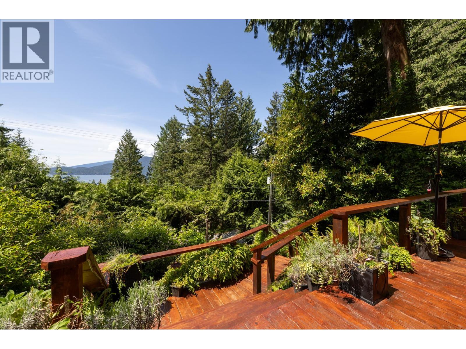 315 BAYVIEW ROAD, Lions Bay