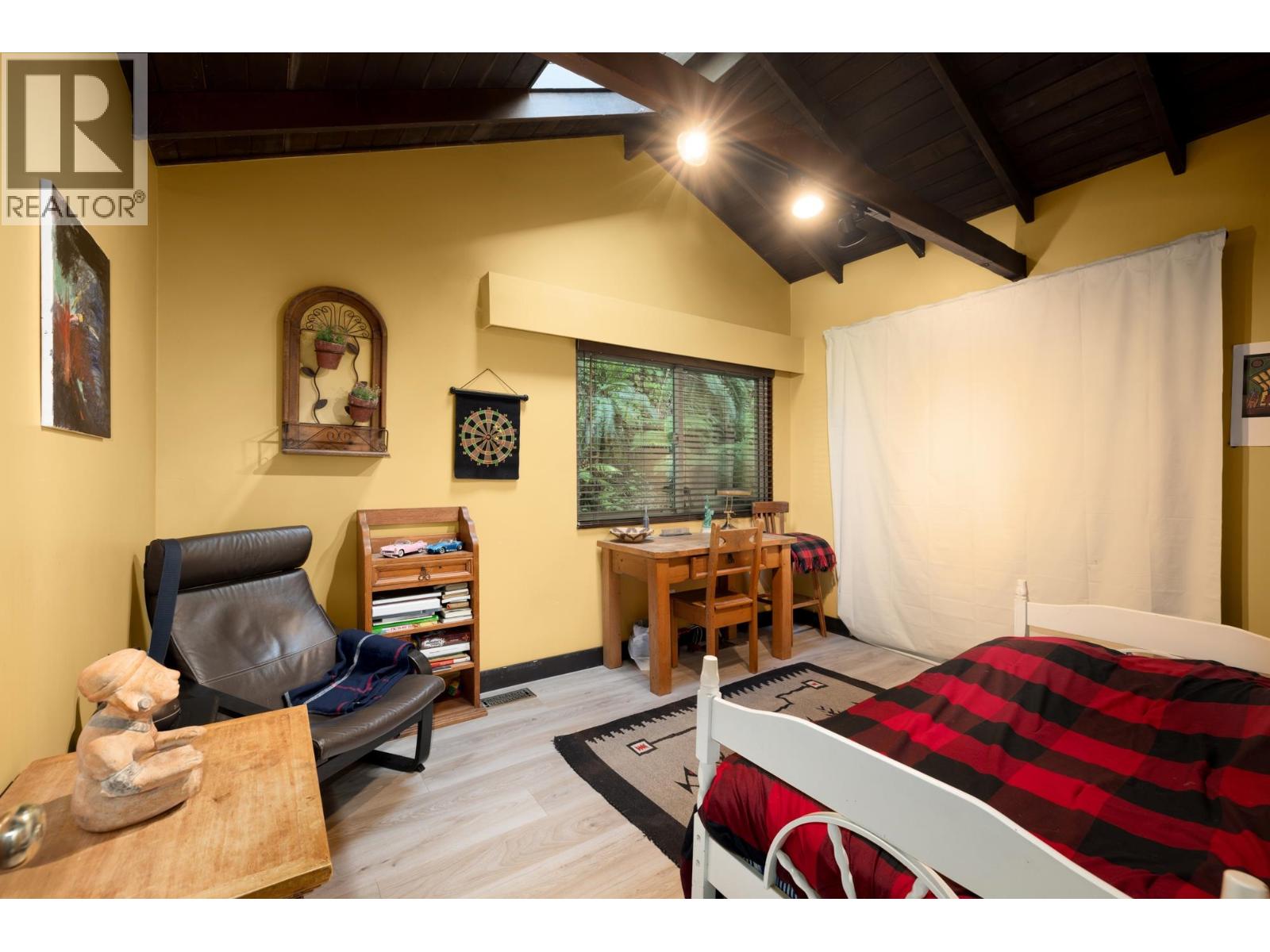 315 BAYVIEW ROAD, Lions Bay