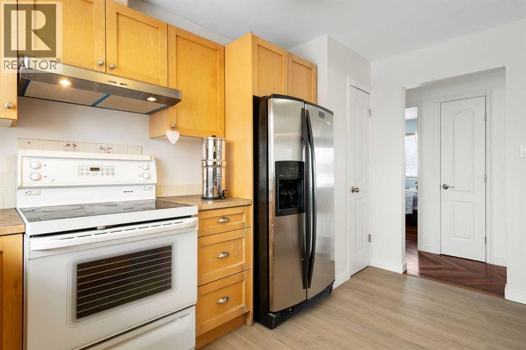 Single Family House Bungalow for Sale in  Silverview Way NW Silver Springs Calgary 