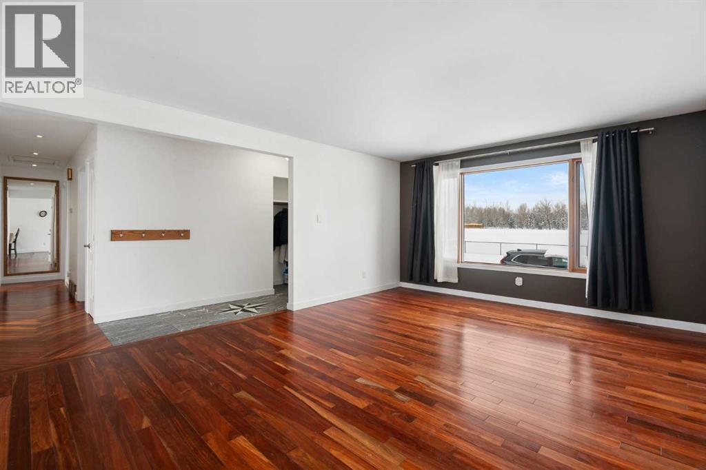 Single Family House Bungalow for Sale in  Silverview Way NW Silver Springs Calgary 