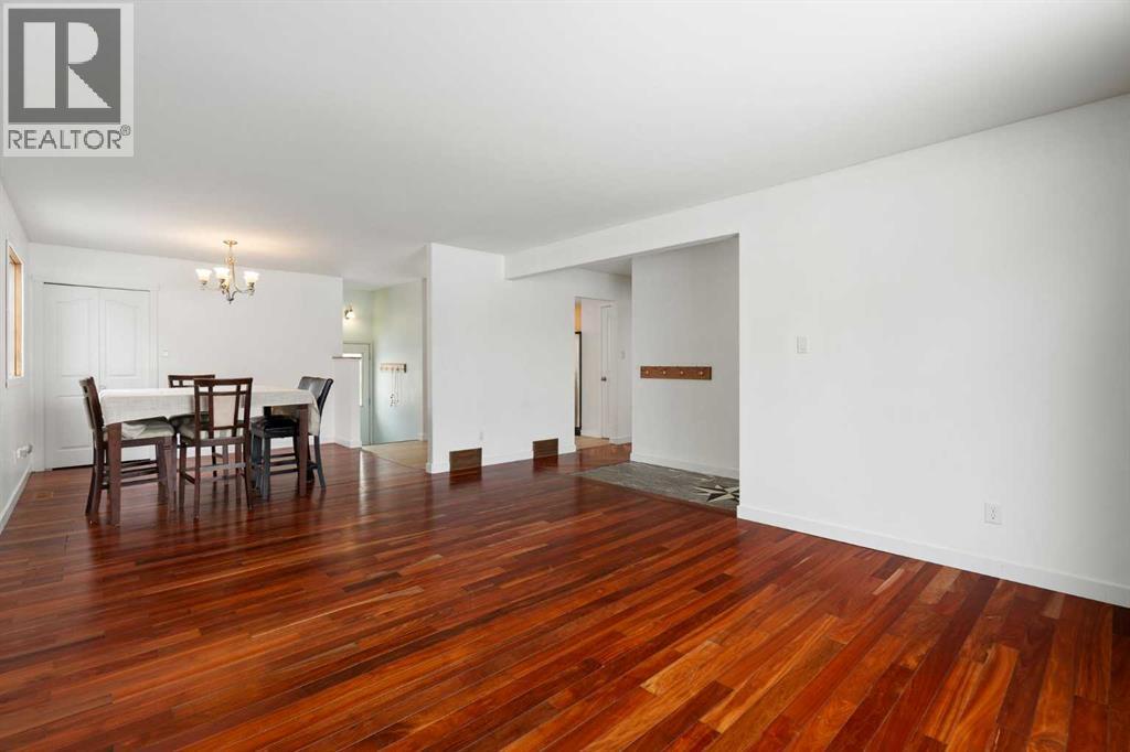 Single Family House Bungalow for Sale in  Silverview Way NW Silver Springs Calgary 