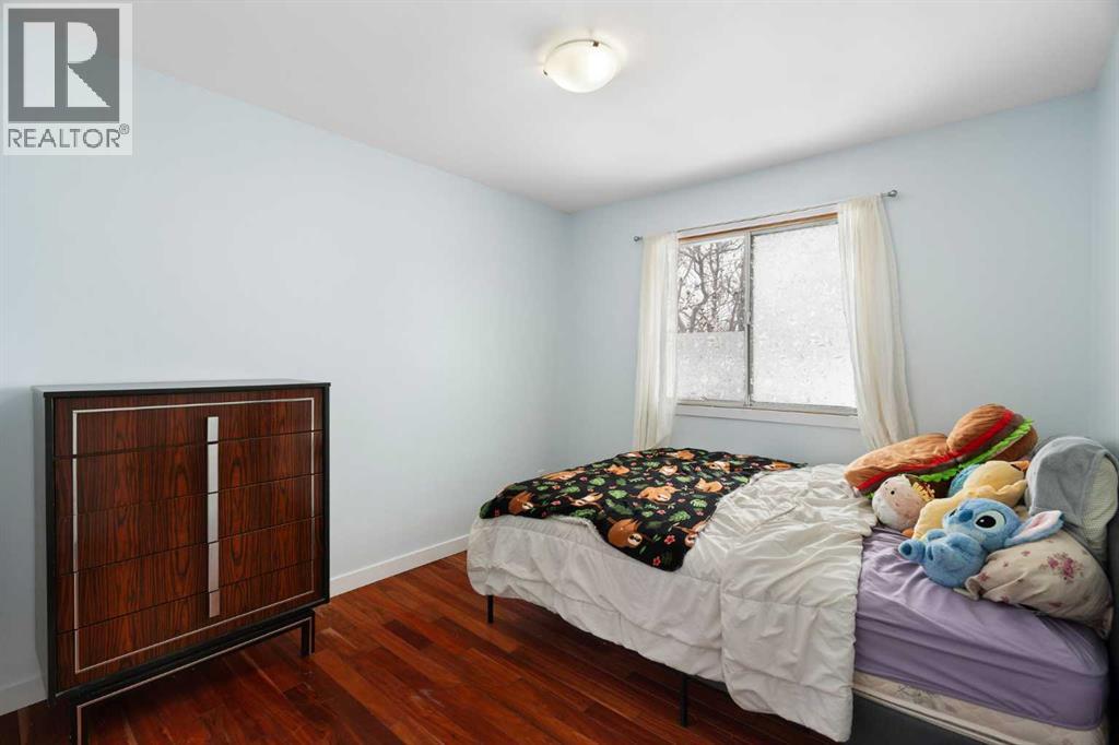 Single Family House Bungalow for Sale in  Silverview Way NW Silver Springs Calgary 