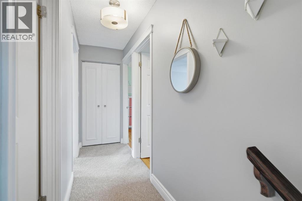 863 Lake Lucerne Drive SE, Calgary, Alberta