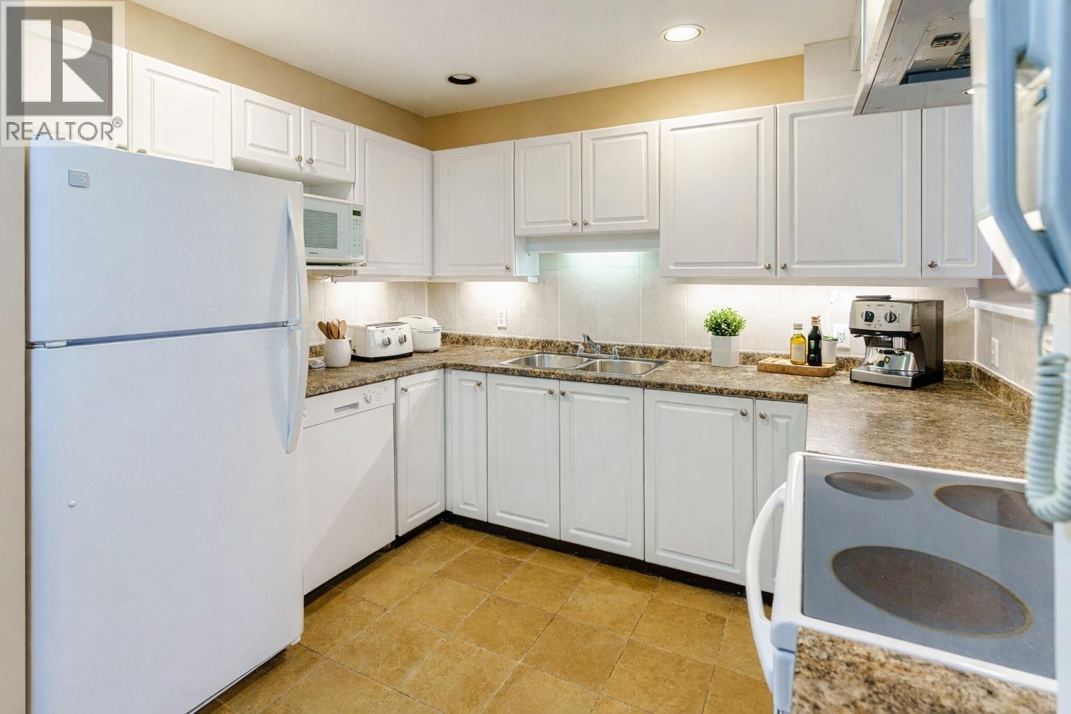 205 22720 119 AVENUE, Maple Ridge