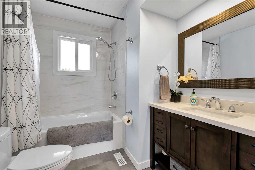 Single Family House for Sale in  Norfolk Drive NW Thorncliffe Calgary 