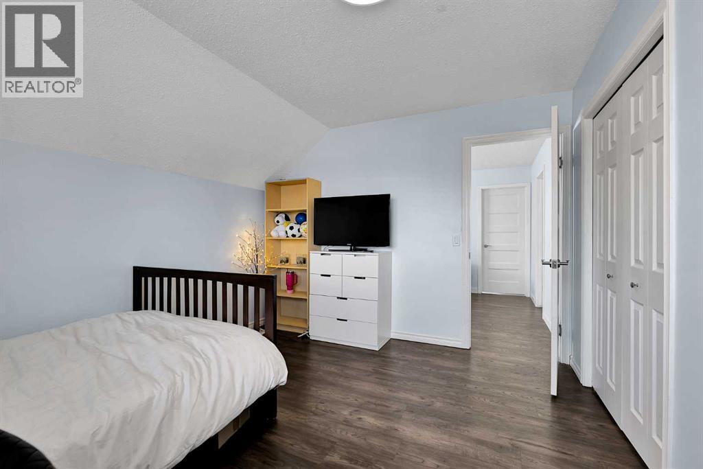 Single Family House for Sale in  Norfolk Drive NW Thorncliffe Calgary 