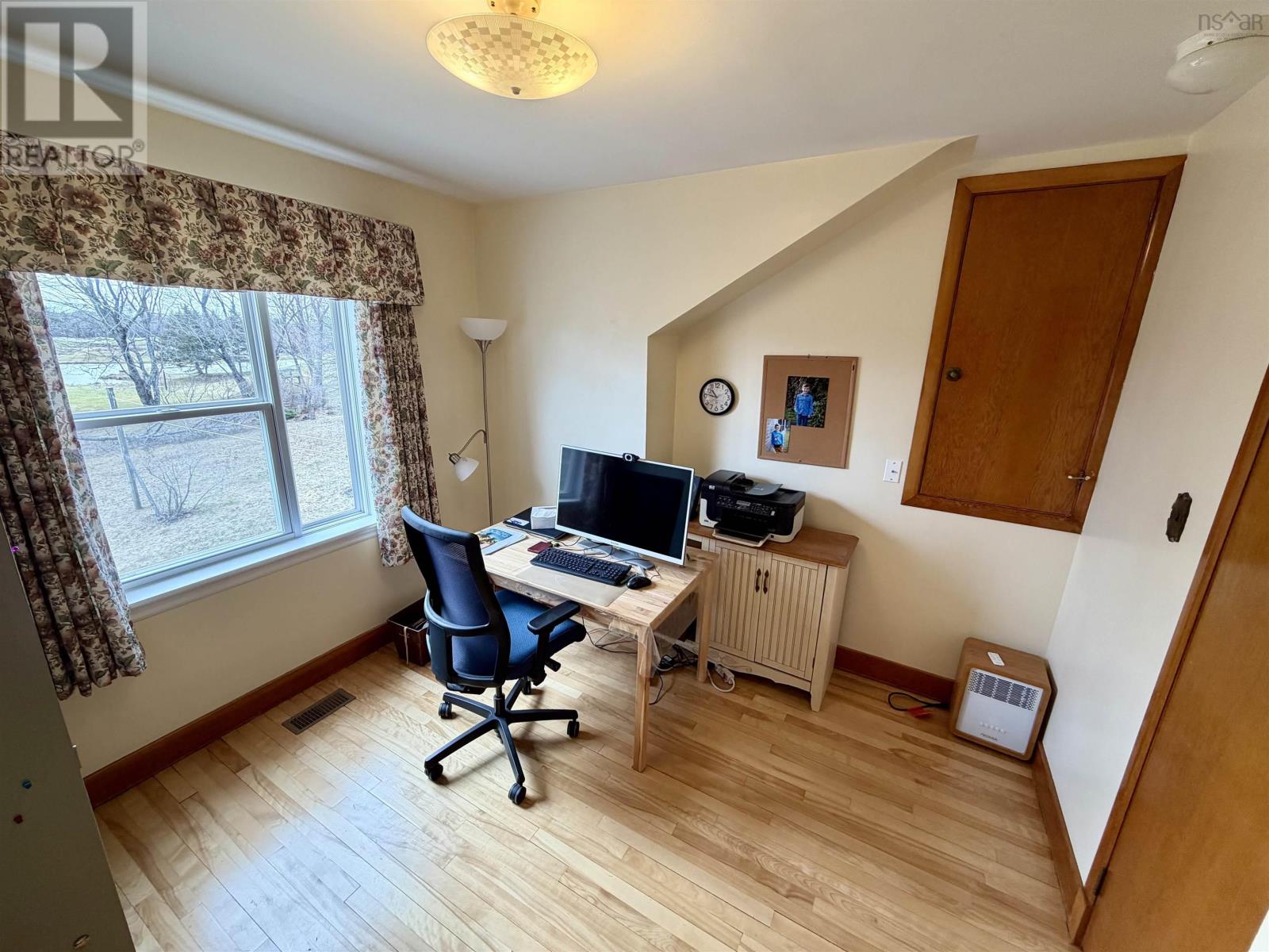 Property 31 of 49 of 80 Roosevelt Avenue