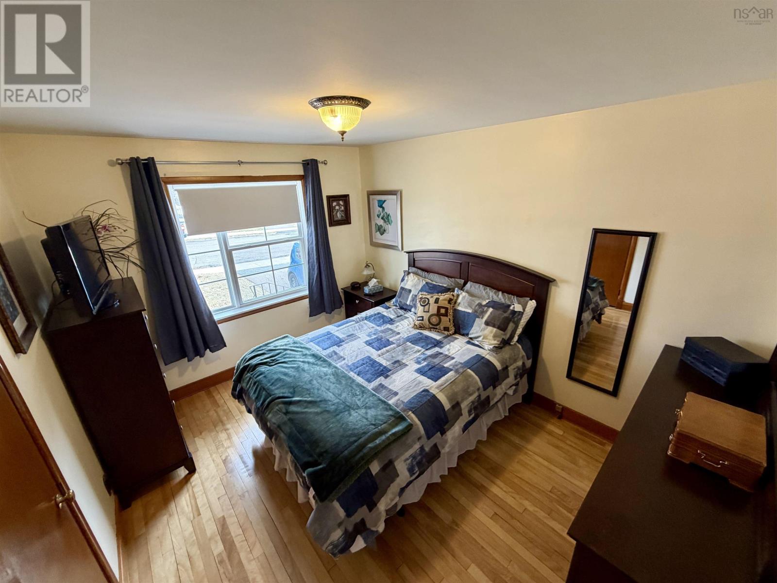 Property 21 of 49 of 80 Roosevelt Avenue