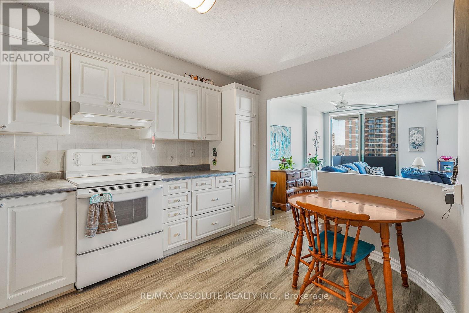 #607 200 LAFONTAINE AVENUE - 11