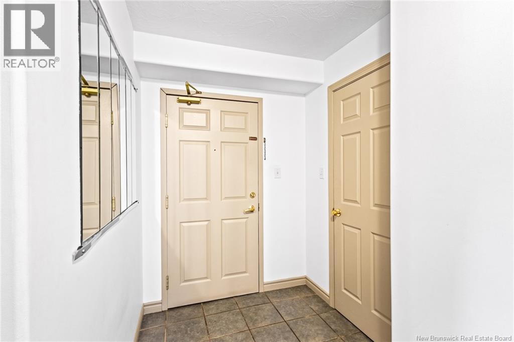 #409 1 GOLF GREENS LANE - 12